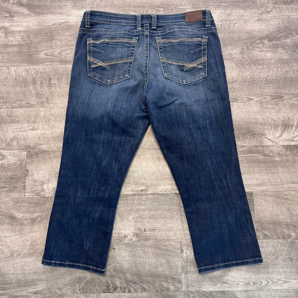 BKE Dakota Crop Capri Jean Stretch Mid Rise Medium Wash Womens Sz. 31 - Picture 2 of 8